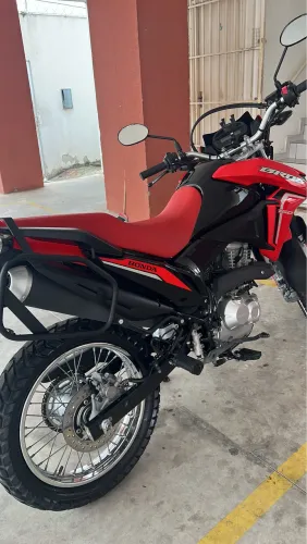 Honda Broz impecável/ 5.700km Revisões todas na concessionária.