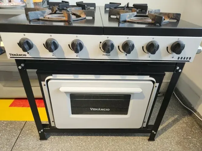 Fogão Industrial 4 bocas e com forno