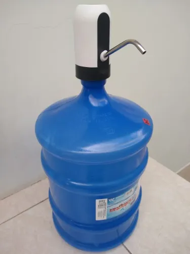 Bomba Elétrica + Galão de Água 20 Litros Conservados