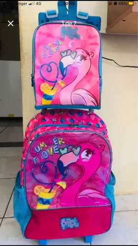 Mochila escolar menina