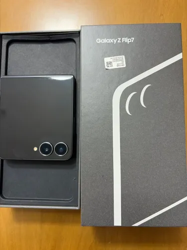 Samsung Galaxy Z flip7 na caiu a