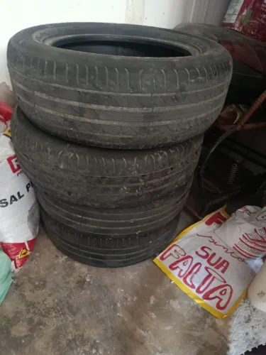 4 Pneus Michelin usados aro 15 carro