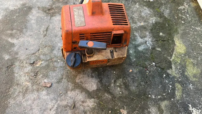 Roçadeira sthill FS 220