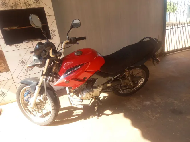 Vendo MOTO YBR VERMELHA 125 PEDAL