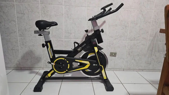 Bicicleta Spinning WCT Fitness seminova