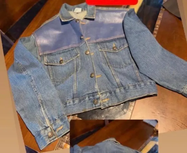 Linda jaqueta em jeans com detalhes em couro tamanho P