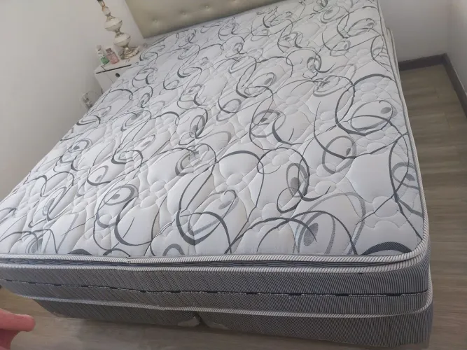 Cama Queen colchão com Pilow
