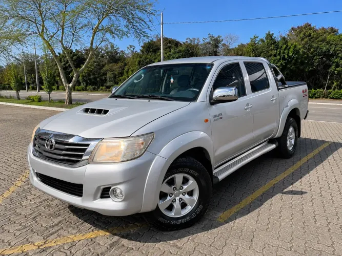 Toyota Hilux CD SR D4-d 4X4 3.0 TDI Dies Aut. 2013