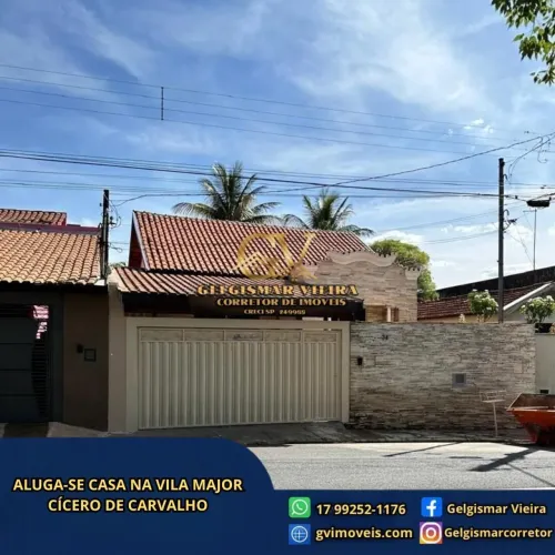 Casa com 3 Quarto(s) e 3 banheiro(s) para Alugar, 290 m² por R$ 2850 / Mês