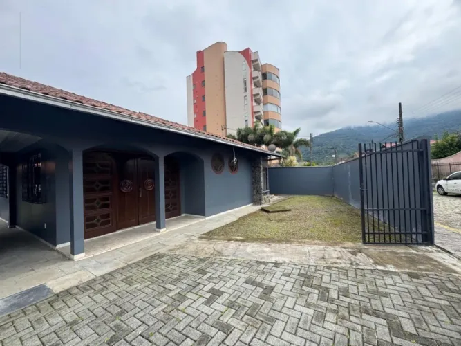 Casa Comercial para alugar por R$ 6300.00, 340.00 m2 - CENTRO - JARAGUA DO SUL/SC