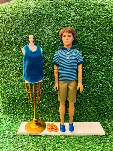 Boneco Troy Bolton High School Musical 2 com look extra