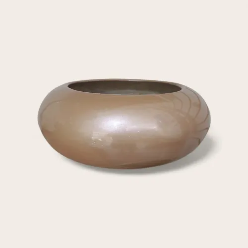 Vaso em fibra de vidro ( planta não inclusa)