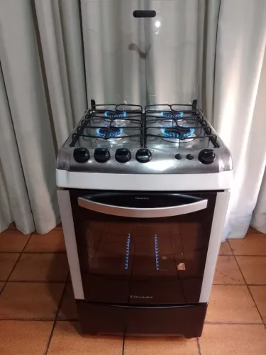Fogão Electrolux acendimento elétrico impecável