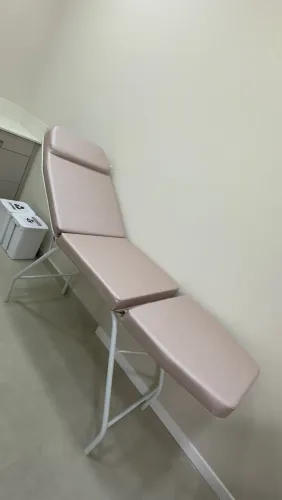 VENDO MACA NOVA - COR ROSÊ COM ESTRUTURA BRANCA