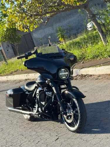 Harley-Davidson Street Glide 2017 | All Black | Impecável