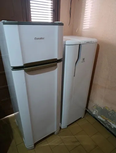 Geladeira disponível para venda