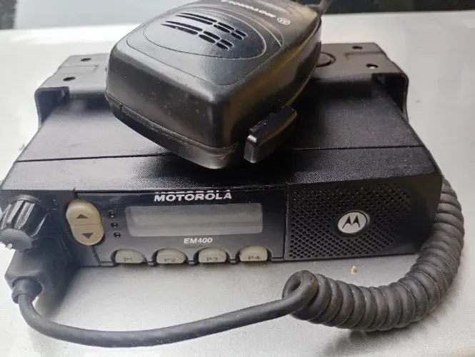 Rádio Motorola EM 400
