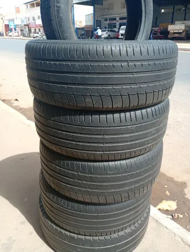 Vende se 4 pneus aro 235/45/19