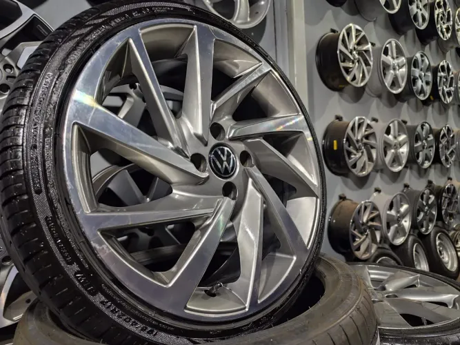 Rodas 4x100 R17 " Modelo Original Vw+ Pneus 195/40 R17"- Aceito Cartão