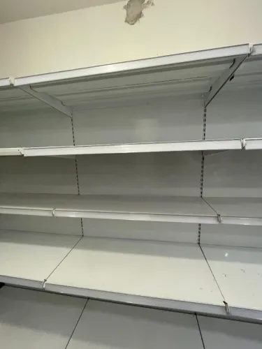 Vendo conjunto de prateleiras para loja