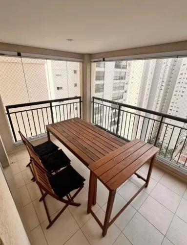 Mesa com banco e cadeiras Tok&Stok