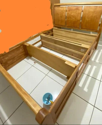 Cama de casal de madeira R$250,00