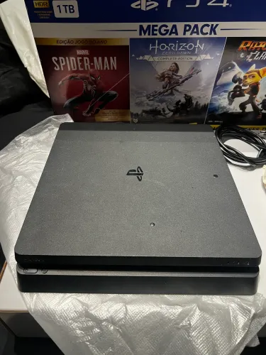 PS4 Slim 1TB Com 1 jogo e 2 controles