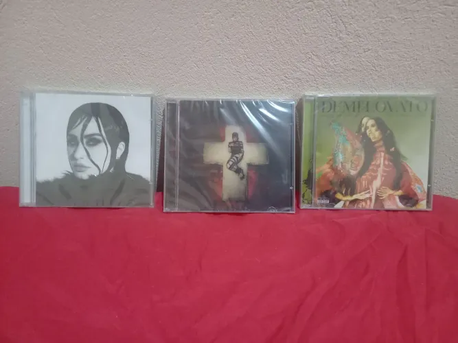 CDs da Demi lovato lacrados