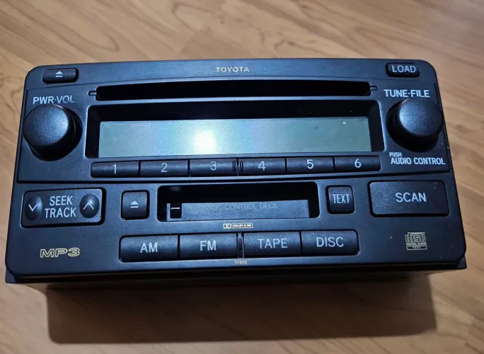 Rádio Toca CD e Fita Original Toyota Hilux / SW4 (Panasonic) - Peça de Colecionador