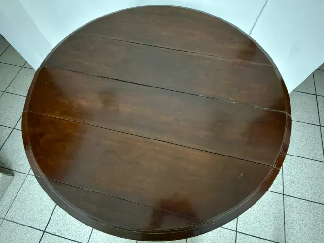 Encantadora Mesa, uma relíquia!