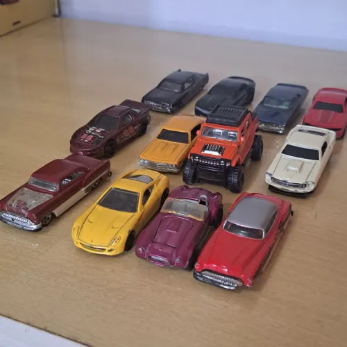 Hot wheels avariados