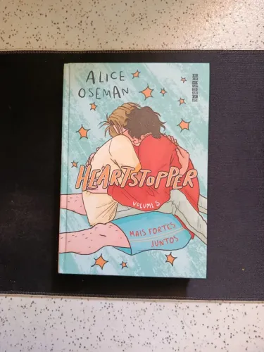 Coleção Heartstopper Vol.1 ao 6 - Capa Dura OLHE A DESCRIÇÃO