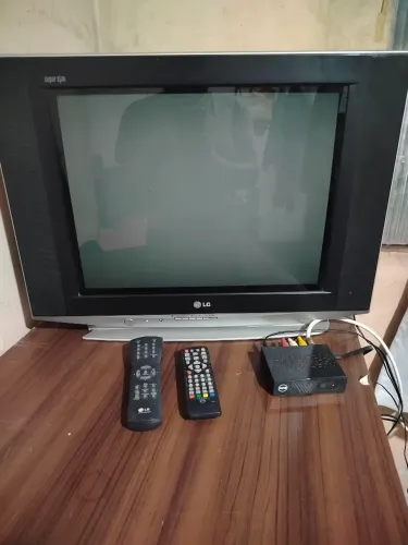 TV LG Tubo 21 Super Slim + Conversor Digital e Controles - Funcionando