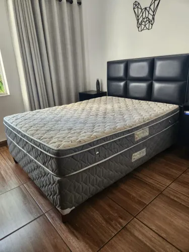 Cama de casal completa com colchão e cabeceira