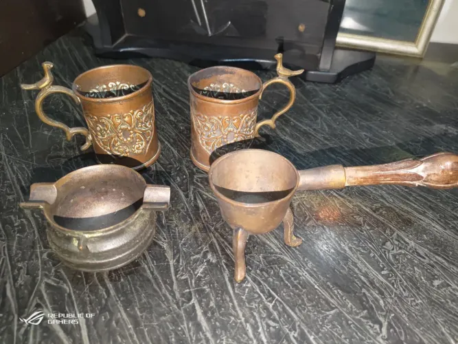 Lote com quatro unidades de antiguidades