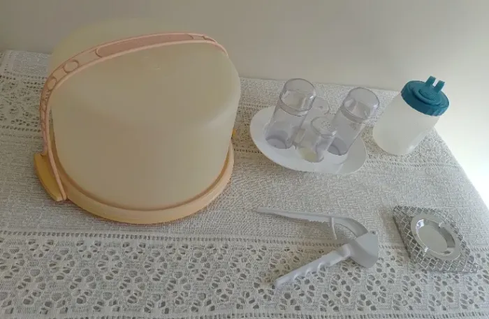 Boleira Grande Tupperware + Conjunto Galheteiro 4 peças + Pote Sanremo + Brindes