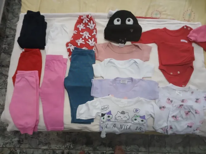 Roupinhas, mosquiteiro e ninho feminino