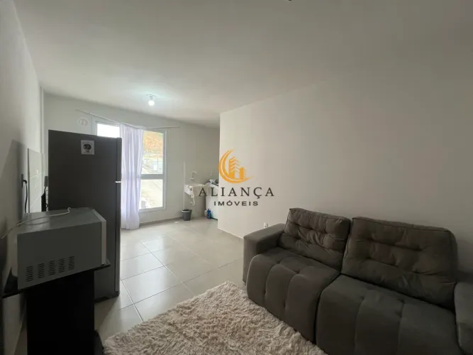 Apartamento semi-mobiliado com garagem no Jardim Janaína