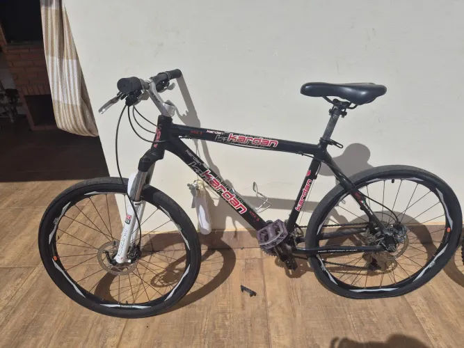 Bicicleta italiana carbono e alumínio