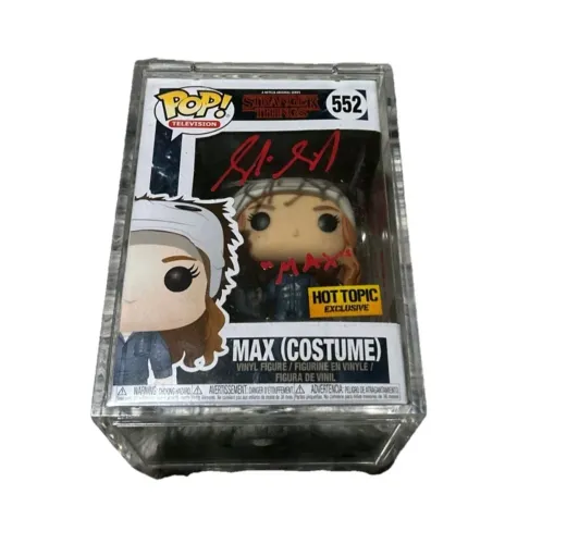 Funko pop Max Costume Halloween Autografada