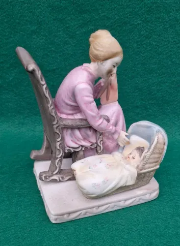 Estatueta japonesa mãe filho 