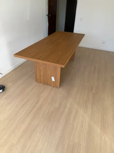 Mesa de reunião MDF louro freijó