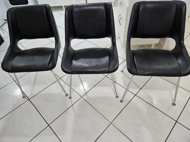 Cadeiras em couro preto e pés de alumínio 6pcs