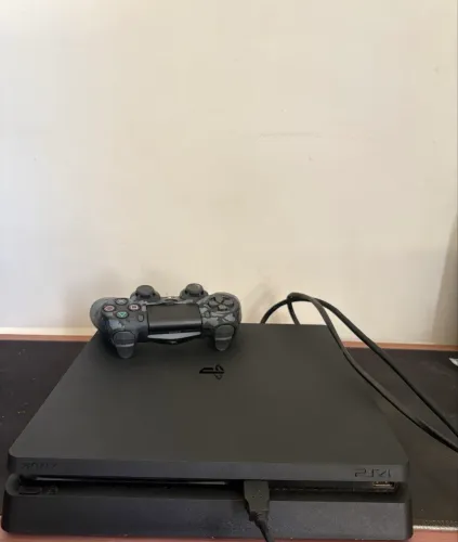 PS4 Slim 500GB com 1 controle
