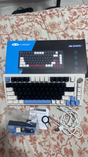 Teclado mecânico MAGEGEE MK 75 