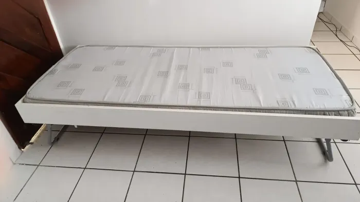 Cama auxiliar de solteiro com colchão 