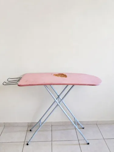 Tábua de passar roupa dobrável