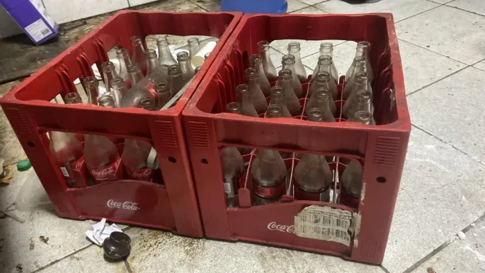 Cascos de coca com engradado 