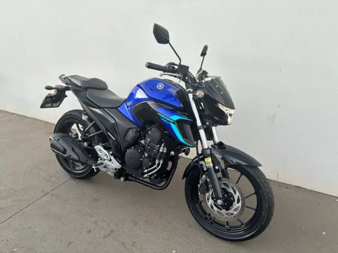 Vendo ou troco por MOTO Yamaha Fazer FZ25 250 2024 ABS c/ 26 Pago