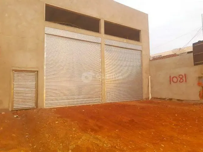 Excelente galpão comercial disponível para aluguel em uma das principais avenidas do bairr